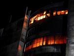 La f&aacute;brica incendiada a las afueras de Dacca.