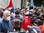 El presidente de Cuba, Miguel D&iacute;az-Canel, en el pueblo de San Antonio de los Ba&ntilde;os, durante las protestas surgidas en la localidad contra el Gobierno de pa&iacute;s.