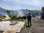 Investigan un incendio intencionado de neum&aacute;ticos en el poblado de O Carqueixo en Lugo