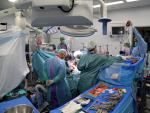 Primer trasplante de pulmones en el Estado a un paciente con da&ntilde;os por la Covid-19 en el Hospital Vall d'Hebron de Barcelona.