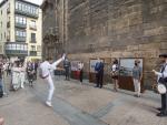 Una instalaci&oacute;n art&iacute;stica muestra en Bilbao las sonrisas de cientos de personas como s&iacute;mbolo de lucha ante la pandemia