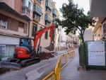 El Ayuntamiento actúa en calle Armagura para mejorar el saneamiento del barrio La Victoria
