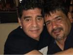 Diego Maradona y su hermano Hugo.