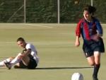 Messi jugando de pequeño en el Barça.