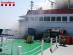 Bombers aumenta a 19 dotaciones activadas para fuego en un barco del Port de Tarragona