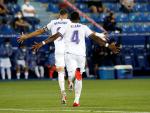 Benzema y Alaba celebran un gol del franc&eacute;s.