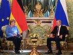 El presidente ruso Vladimir Putin y la canciller alemana Angela Merkel durante su reuni&oacute;n en Mosc&uacute;.