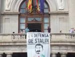 Pancarta colgada en el balc&oacute;n del ayuntamiento de Valencia