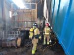 Bomberos del CEIS apagan un incendio originado en un almac&eacute;n de maderas de Alcantarilla