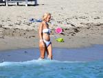 Carmen Lomana ha pasado unos días de vacaciones en Marbella, donde ha disfrutado de la playa y el buen tiempo.