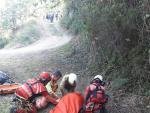 Un hombre herido tras sufrir en Cangas del Narcea una ca&iacute;da de unos 60 metros entre matorrales