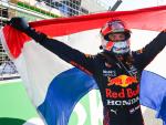 Max Verstappen celebra la victoria en el GP de Pa&iacute;ses Bajos