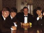 Brian Epstein junto a Ringo, John, Paul y George