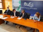 El Ayuntamiento de El Ejido y la ONCE suscribe un acuerdo para apoyar a personas con discapacidad visual