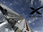 Grupo de 60 sat&eacute;lites de prueba Starlink apilados en un cohete Falcon 9.