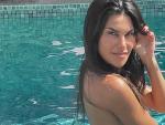 La doctora Carla Barber, desnuda en una piscina de Lanzarote.