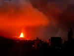 El volc&aacute;n en Cumbre Vieja (La Palma), en su tercera noche en erupci&oacute;n, el 21 de septiembre de 2021.