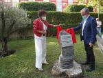 Un monolito y un olivo en Delicias, Valladolid, recuerdan a las personas mayores que han fallecido por la pandemia