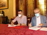 Ayuntamiento destina 62.000 euros a la lucha contra el VIH SIDA con un nuevo convenio con la Asociaci&oacute;n Adhara