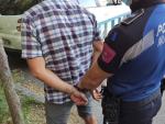 Detenidos dos menores por llevar hach&iacute;s y otro por esconder un machete entre los pantalones en Ciudad Lineal.