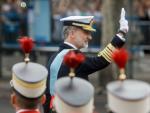 El rey Felipe VI saluda a las tropas durante el desfile militar por el Día de la Fiesta Nacional, en Madrid (España) a 12 de octubre de 2019.
