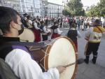 lugo. Domingo das Mozas en el San Froilan lucense, con miles de personas abarrotando las calles. En la imagen, un grupo de baile tradicional actua frente al Concello de Lugo en la manana del domingo 10 de octubre