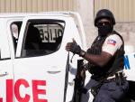 Un agente de la Polic&iacute;a Nacional de Hait&iacute;, durante una operaci&oacute;n contra una banda armada, en una imagen de archivo.