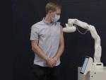 Cobi realiza un escáner en 3D antes de poner la vacuna.