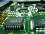 Actualmente son muchas las industrias que emplean semiconductores, desde las que fabrican dispositivos tecnol&oacute;gicos hasta la automoci&oacute;n.
