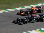 Verstappen y Hamilton luchan en Brasil