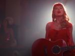 La cantante Taylor Swift en el videoclip de 'I Bet You Think About Me'.