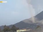 Imagen de un remolino de polvo o 'tolvanera' captado en la falda del volcán de La Palma.