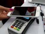 Los consumidores de iPhone pueden pagar a través de Apple Pay.