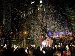 Almeida gasta 3,6 millones en luces de Navidad para iluminar apenas el 2% de las calles de Madrid.