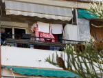 Balcón de la vivienda en Catarroja la que han fallecido un matrimonio y su hijo por una intoxicación por monóxido de carbon.