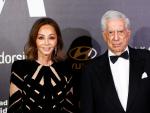 El escritor Mario Vargas Llosa e Isabel Preysler se han dejado ver entre los invitados a los Premios Mujerhoy, celebrados en Madrid.