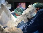 El Hospital de Bellvitge extrae la primera costilla con cirugía robótica y una incisión.