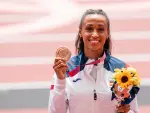 Ana Peleteiro posa con su medalla conseguida en Tokio 2020.