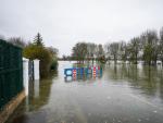 Desbordamientos, balsas de agua y desprendimientos cortan carreteras en Vitoria, Erandio, Mungia y Leintz-Gatzaga
