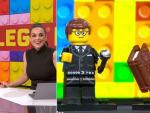 Mónica Carrillo y Matías Prats se convierten en muñecos Lego en 'Antena 3 Noticias'.