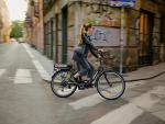 La bicicleta eléctrica reduce los atascos, agiliza la movilidad en las ciudades y ayuda a mantener la actividad física.