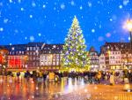 En Estrasburgo se encuentra el Mercado de Navidad más antiguo de Francia, con casi 450 años de antigüedad. Uno de los eventos más importantes del año es el encendido de las luces y del precioso árbol central que destaca por su tamaño y belleza. Y es que es también uno de los más grandes de Europa.