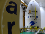 El telescopio James Webb ya está dentro del cohete Ariane 5 que lo transportará al espacio.