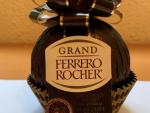 Imagen del producto Grand Ferrero Rocher Dark, de 125 g, afectado por esta alerta alimentaria.