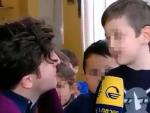 "¿Stalin o Spider-Man?", le pregunta el reportero a este niño, que tiene más o menos claro a cuál sí conoce.