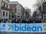 Manifestación convocada por la red ciudadana de apoyo a los presos de ETA, Sare, en Bilbao.