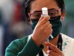 Una enfermera prepara una dosis de una vacuna contra la covid-19 en Ciudad de México.