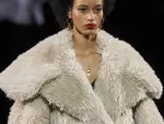 Abrigo de piel de Dolce & Gabbana, colección FW20.
