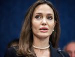 Angelina Jolie da voz a las v&iacute;ctimas de violencia machista en Estados Unidos. Visiblemente emocionada, la actriz ha hecho referencia a los hijos de las asesinadas. Desde el Senado, Jolie ha pedido que se renueve la Ley de violencia de la mujer, derogada en el anterior mandato.