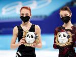 Alexandra Trusova (i) y Anna Shcherbakova (d), plata y oro en patinaje art&iacute;stico en Pek&iacute;n 2022